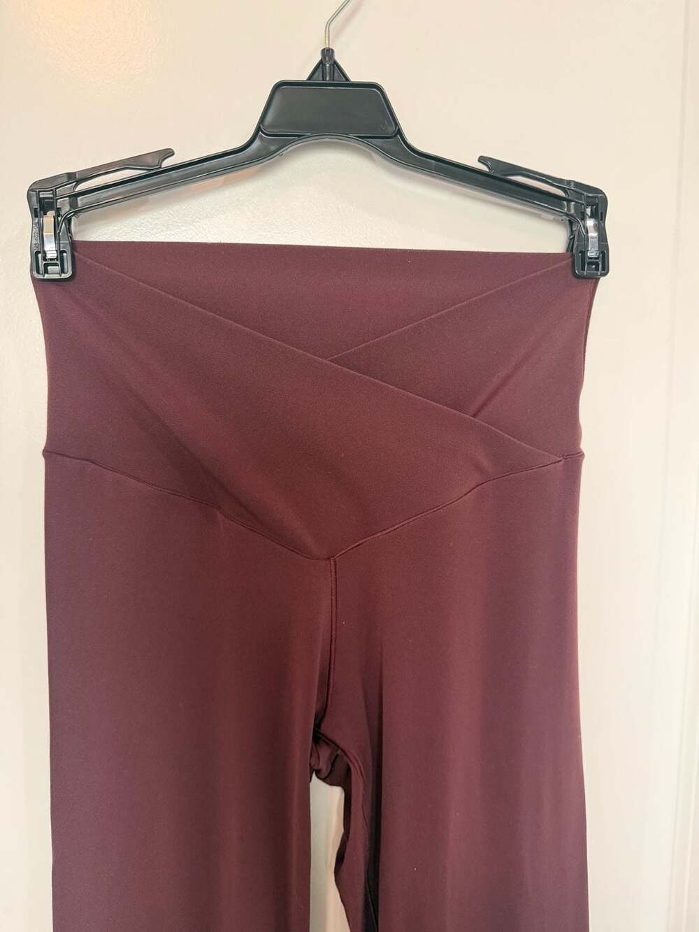 OFFLINE by Aerie Real Me Hi-Rise Crossover Flare Leggings Size M - Picture 2 of 4